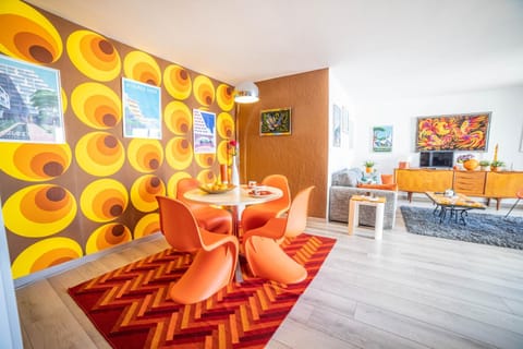 TV and multimedia, Living room, Seating area, Dining area