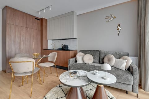Kitchen or kitchenette, Living room, Seating area, Dining area