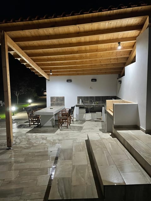 Patio, BBQ facilities