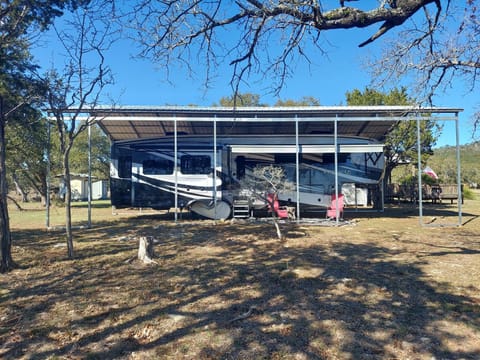 Private Luxury RV Getaway Full Bath Kitchen House in Rio Grande