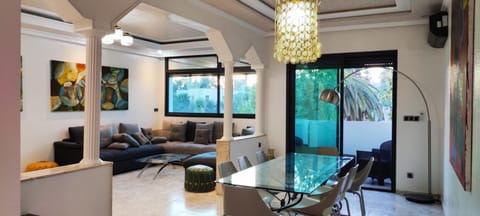 TV and multimedia, Living room, air conditioner