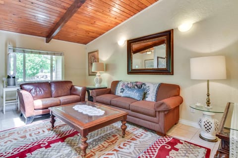 Explore, Work and Unwind Pet-Friendly Aloha Unit Apartment in Hillsboro