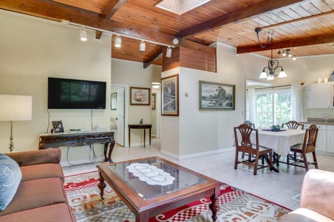 Explore, Work and Unwind Pet-Friendly Aloha Unit Apartment in Hillsboro