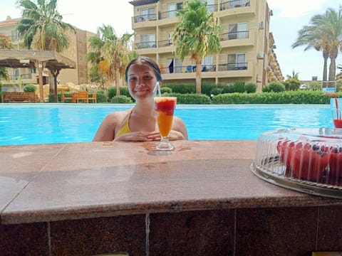 Restaurant/places to eat, Swimming pool