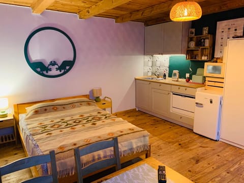 Bed, Kitchen or kitchenette, Photo of the whole room, Bedroom, minibar