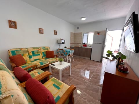 TV and multimedia, Kitchen or kitchenette, Living room, Dining area