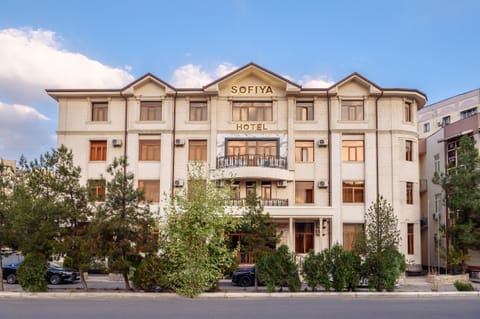 Property building, Day
