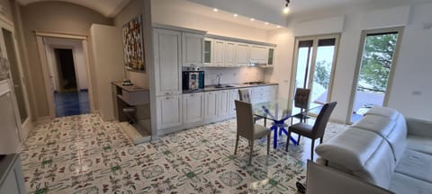 Kitchen or kitchenette, Living room, Seating area, Dining area, minibar, pet friendly, stove