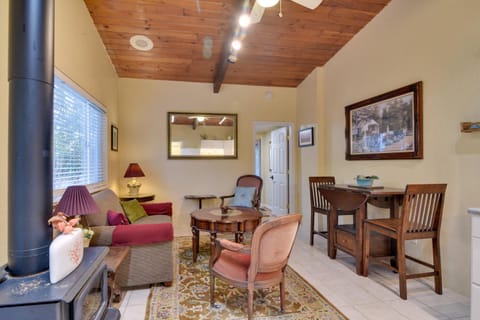 Great for Business Travelers! Peaceful Aloha Unit Apartment in Hillsboro