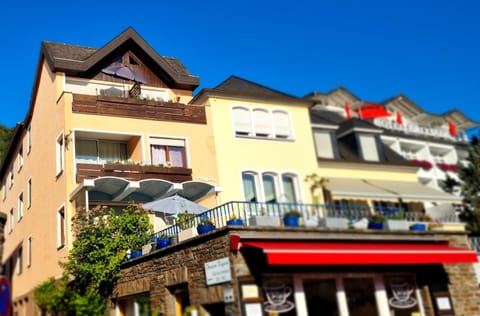 Property building, Facade/entrance, Neighbourhood, On site