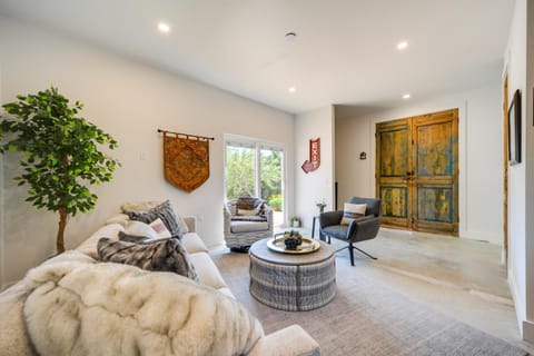 Chic House in Spring Branch with Lush Outdoor Space! House in Spring Branch