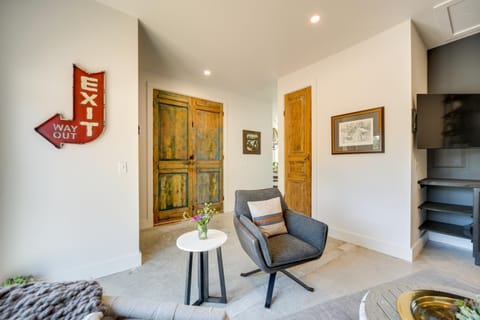 Chic House in Spring Branch with Lush Outdoor Space! House in Spring Branch