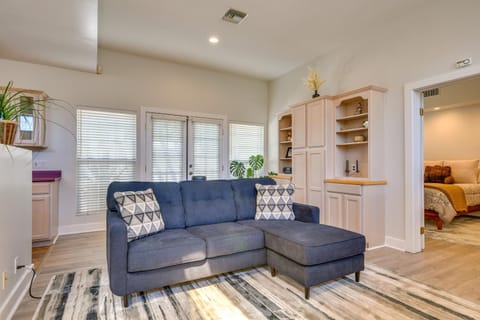 Luxe Pasadena Casita with Fireplace and Grill House in Altadena