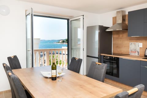 Natural landscape, Kitchen or kitchenette, Dining area, Sea view, pet friendly, stove