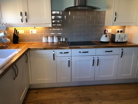 Coffee/tea facilities, Kitchen or kitchenette, minibar, pet friendly