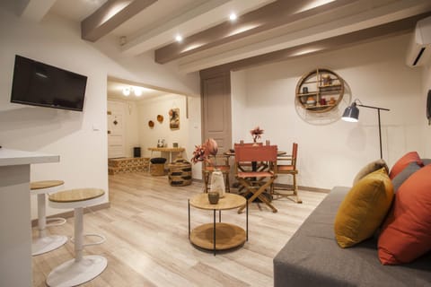 Communal lounge/ TV room, Living room