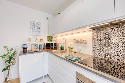 Easy Paris Visit Metro & Parking Apartment in Saint-Denis, France