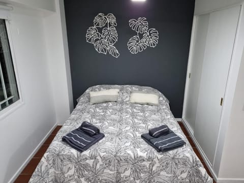 Bed, towels