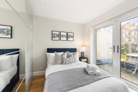Bed, Balcony/Terrace, Bedroom