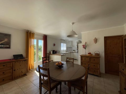 Villa 4 pers avec piscine privée, grand terrain, animaux admis, WiFi, Orgnac l'Aven - FR-1-382-207 House in Provence-Alpes-Côte d'Azur