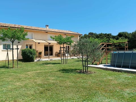 Villa 4 pers avec piscine privée, grand terrain, animaux admis, WiFi, Orgnac l'Aven - FR-1-382-207 House in Provence-Alpes-Côte d'Azur
