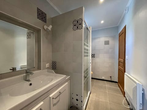 Villa 4 pers avec piscine privée, grand terrain, animaux admis, WiFi, Orgnac l'Aven - FR-1-382-207 House in Provence-Alpes-Côte d'Azur