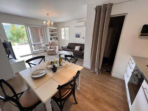 Appartement Rénové avec Jardin à 1.2km de la Plage de Gigaro, La Croix-Valmer - FR-1-726-23 Apartment in Ramatuelle