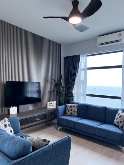 Living room, fireplace, air conditioner