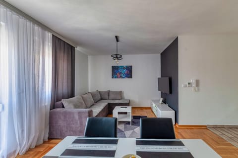 TV and multimedia, Living room, Photo of the whole room, Seating area