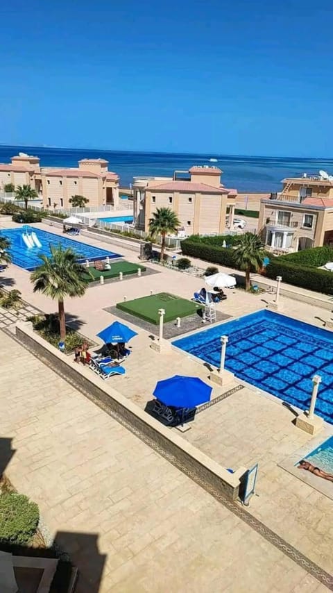 Property building, Nearby landmark, Day, Natural landscape, Beach, Pool view, Sea view, Swimming pool, Swimming pool, Parking, sunbed