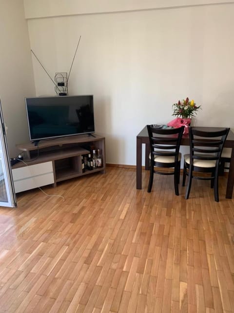 TV and multimedia, Seating area, Dining area