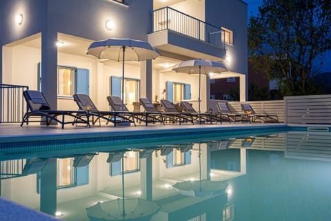 Patio, Pool view, Swimming pool