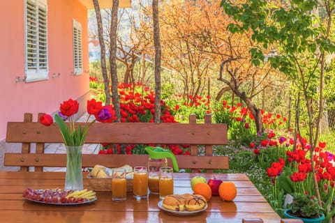 View (from property/room), Balcony/Terrace, Garden view