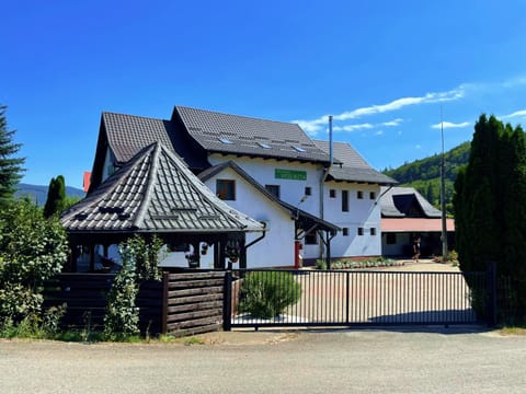 Property building, Day, On site