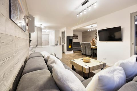 Communal lounge/ TV room, Living room