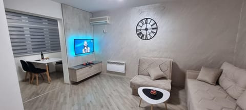 TV and multimedia, Living room, air conditioner