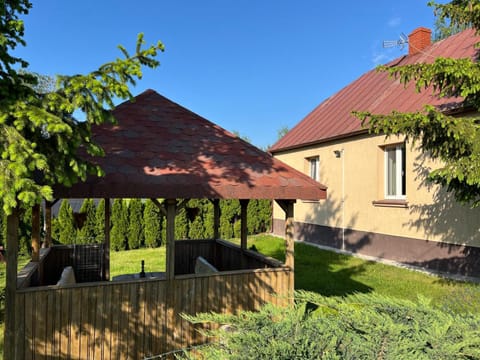 Property building, Spring, Day, Garden, Garden view