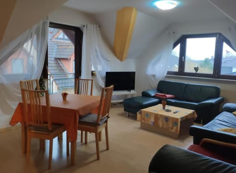 Communal lounge/ TV room, TV and multimedia, Living room, Seating area, Dining area, Evening entertainment