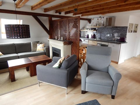 Kitchen or kitchenette, Living room, Seating area