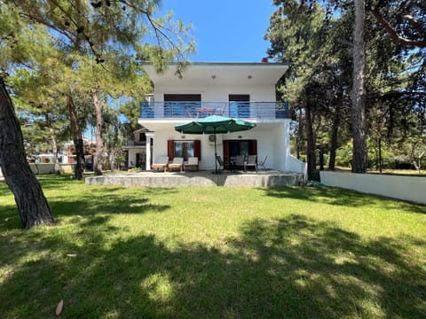 Property building, Spring, Day, Natural landscape, Garden, View (from property/room), Garden view