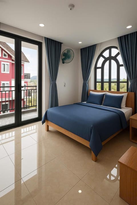 Bed, View (from property/room), Balcony/Terrace, Living room