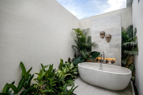 Day, Bathroom, Garden view, Bath