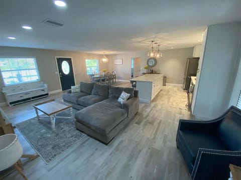 3 bedroom 2 bath with hot tub, game room and boat slip House in Florida