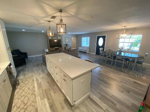 3 bedroom 2 bath with hot tub, game room and boat slip House in Florida