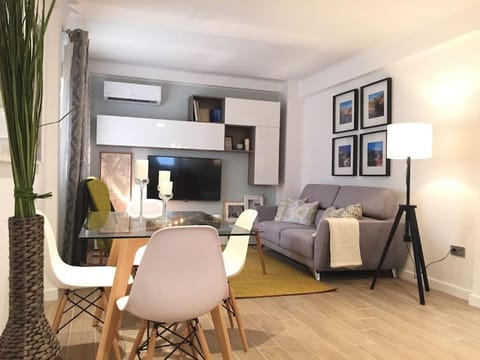 TV and multimedia, Living room, Dining area, air conditioner