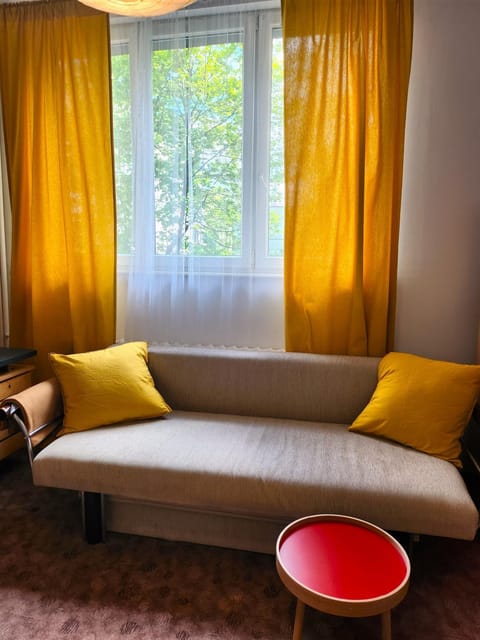 Living room, Photo of the whole room