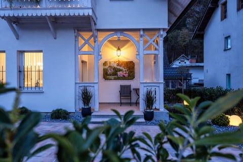 Decorative detail, Seating area