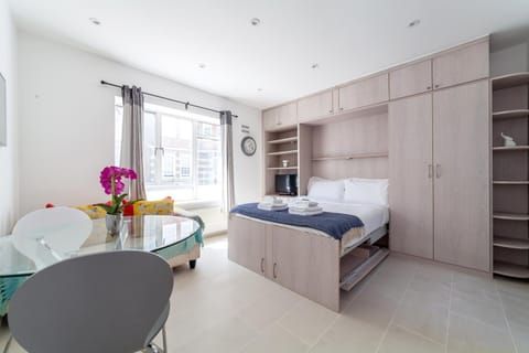 Bed, Living room, Bedroom, wardrobe