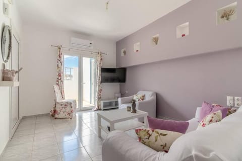 Photo of the whole room, Seating area
