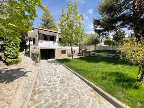 Property building, Spring, Natural landscape, Garden, Garden view